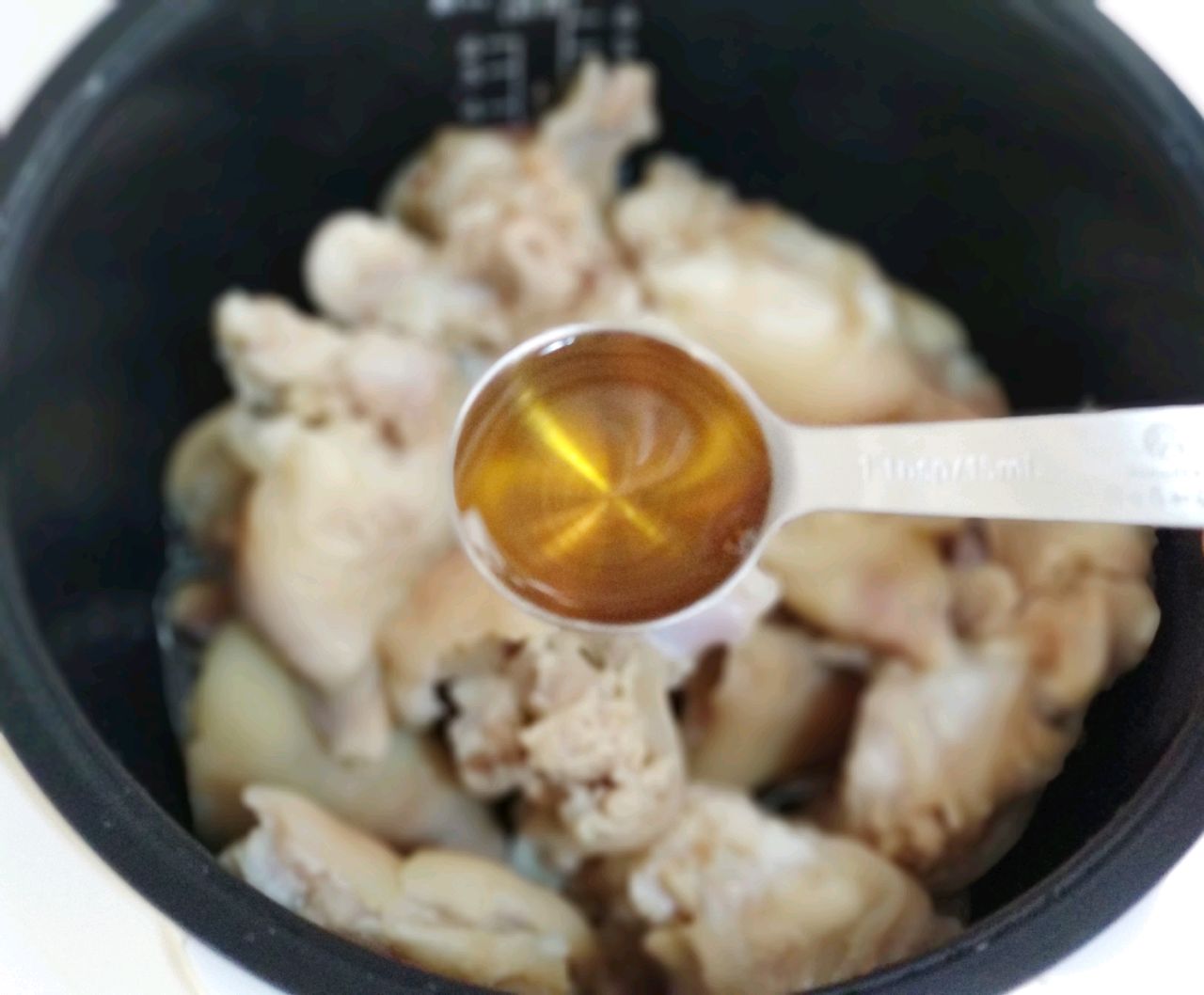 电饭煲黄豆炖猪蹄