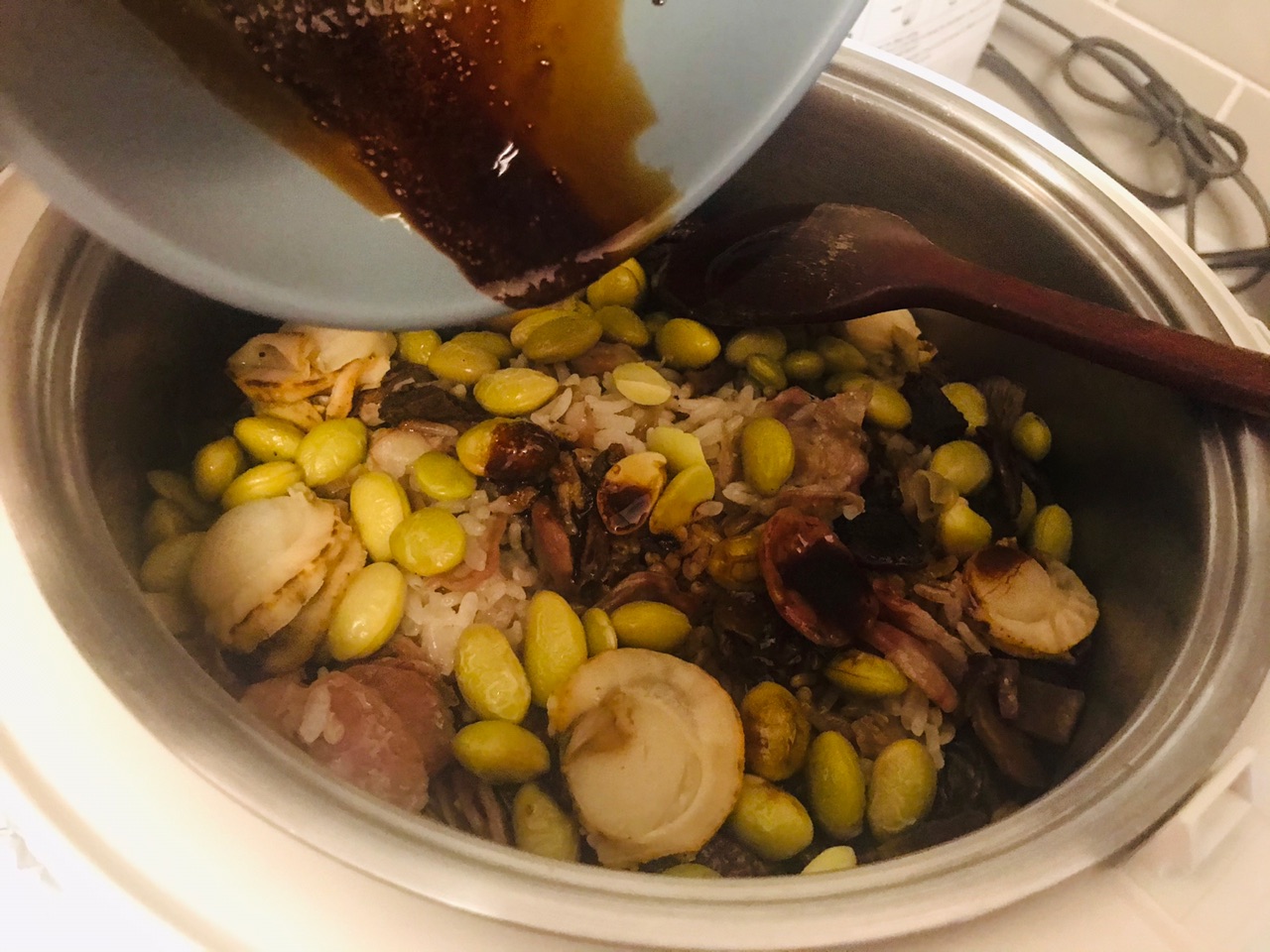 电饭煲腊肠香菇煲仔饭