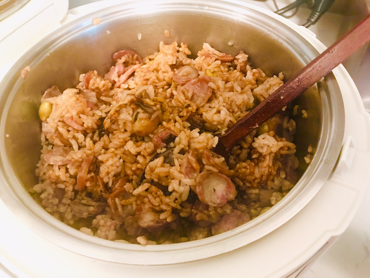 电饭煲腊肠香菇煲仔饭