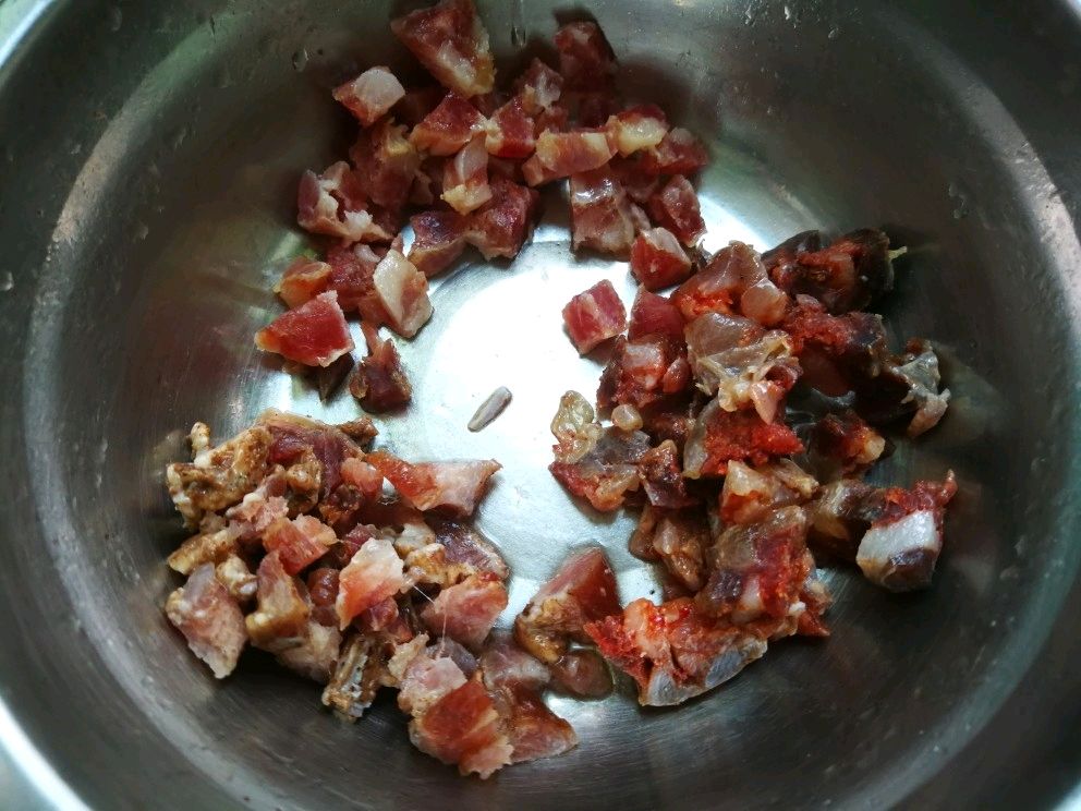 电饭煲-腊味土豆香菇红罗卜