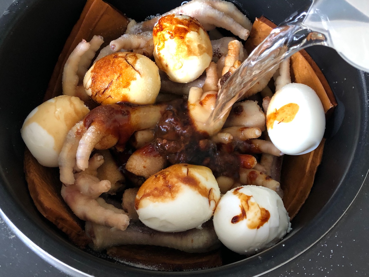 电饭煲卤鸡爪