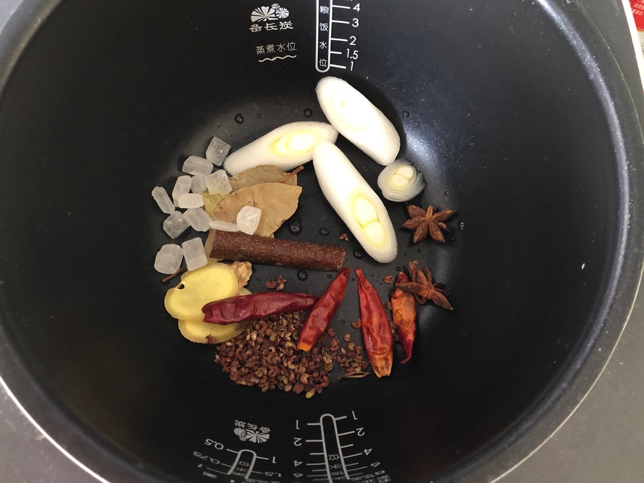 电饭煲卤鸡爪
