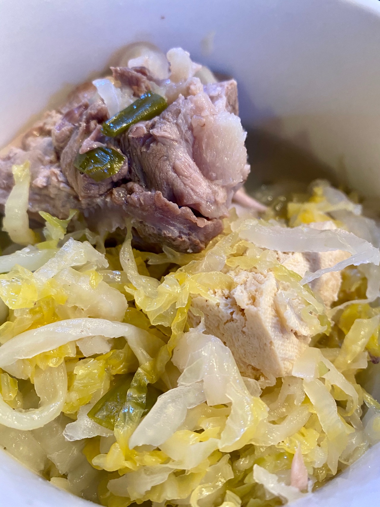 电饭锅酸菜冻豆腐炖大骨