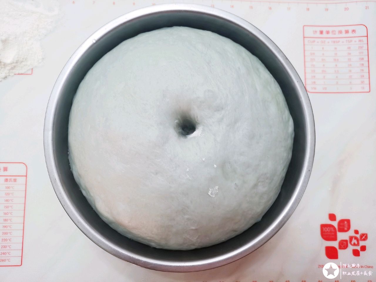 蝶豆花吐司：淡蓝！