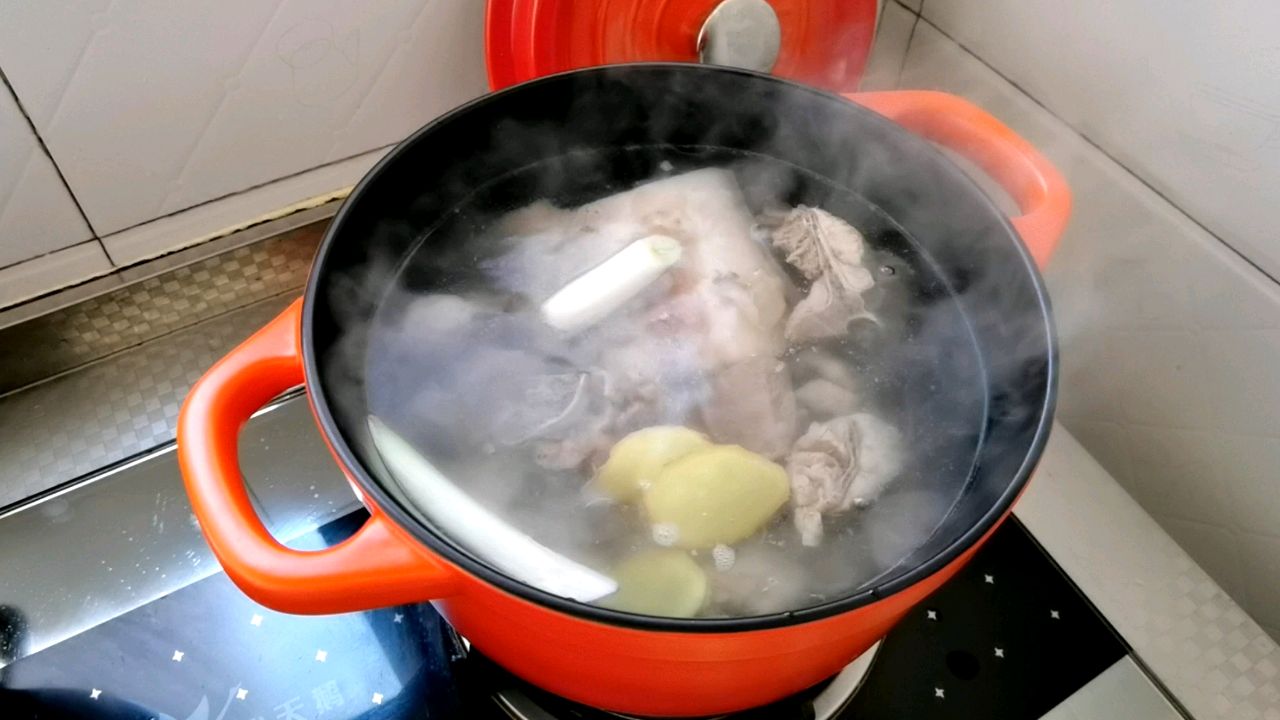 东北风味排骨炖酸菜