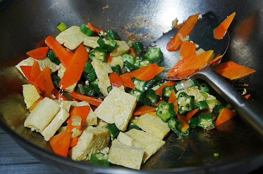 冻豆腐炒秋葵