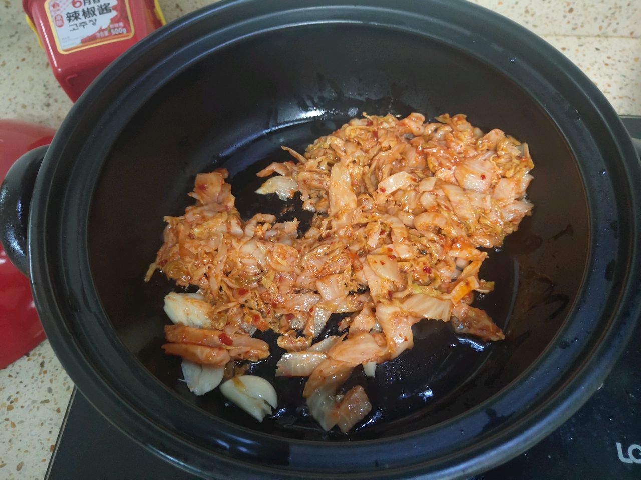 冬季必吃！豆腐泡菜锅！暖暖的！