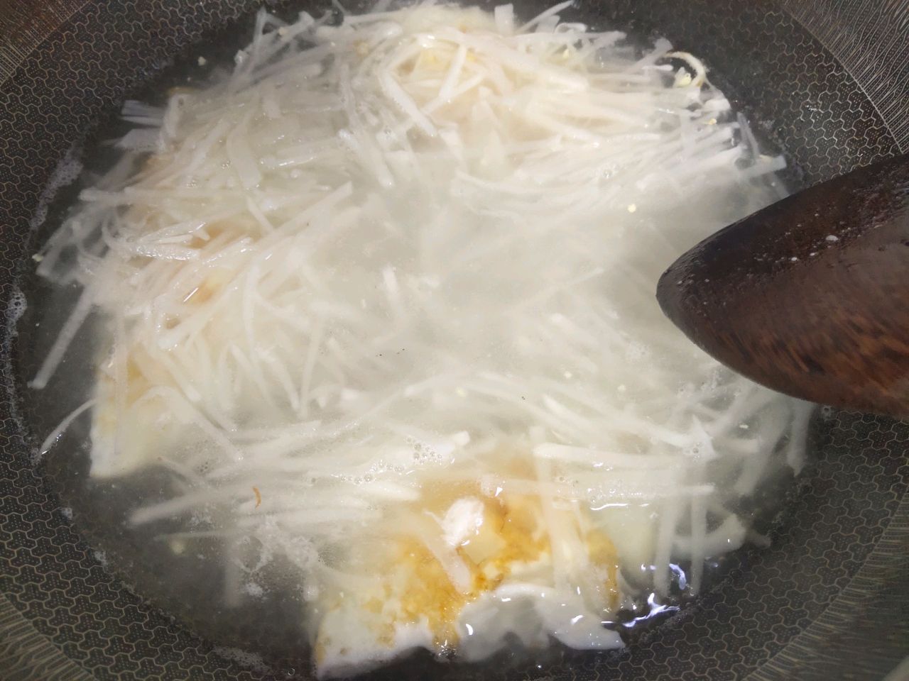 冬季必喝!暖心又暖胃的萝卜荷包蛋汤!