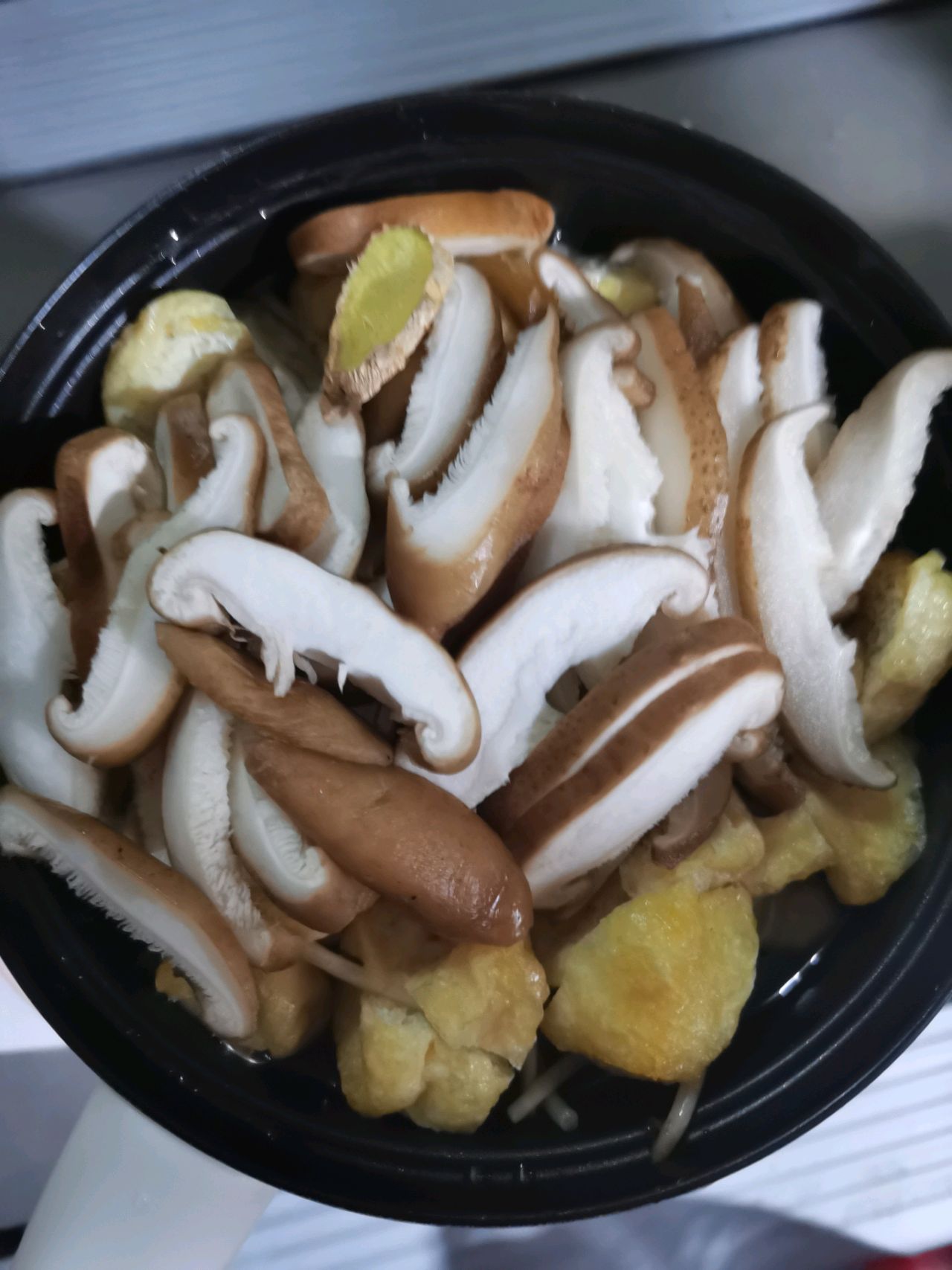 冬季减肥—菌菇豆芽汤