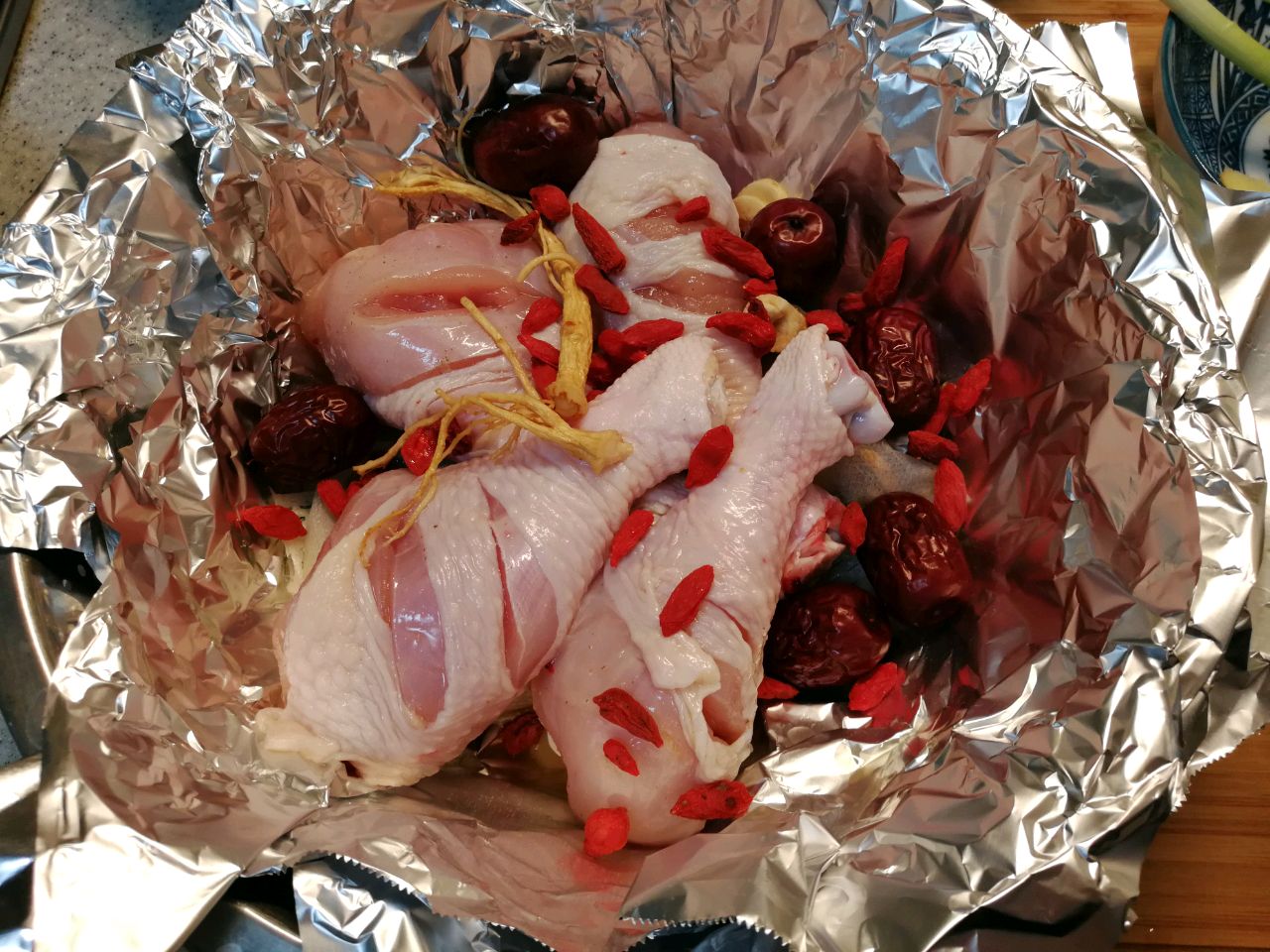 冬季进补最佳的美食～药膳蒸鸡