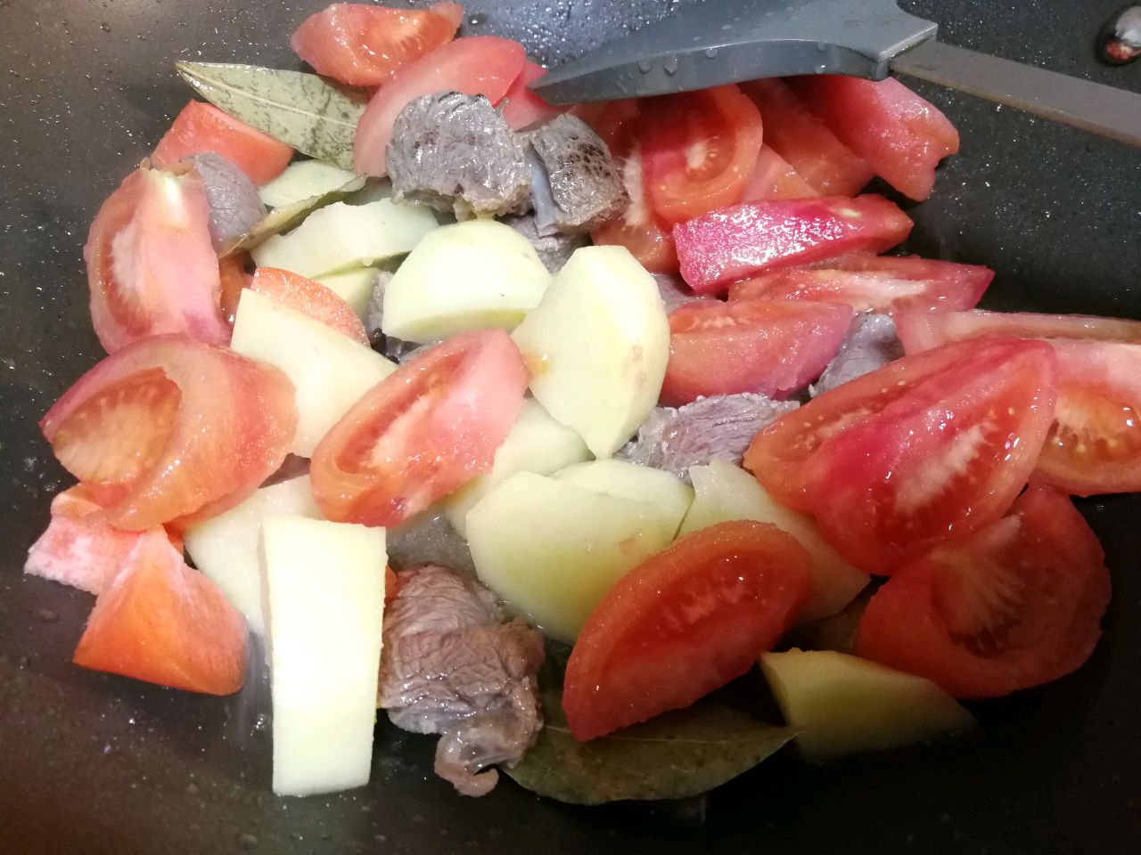 冬季进补最佳温补汤~~番茄土豆炖牛肉