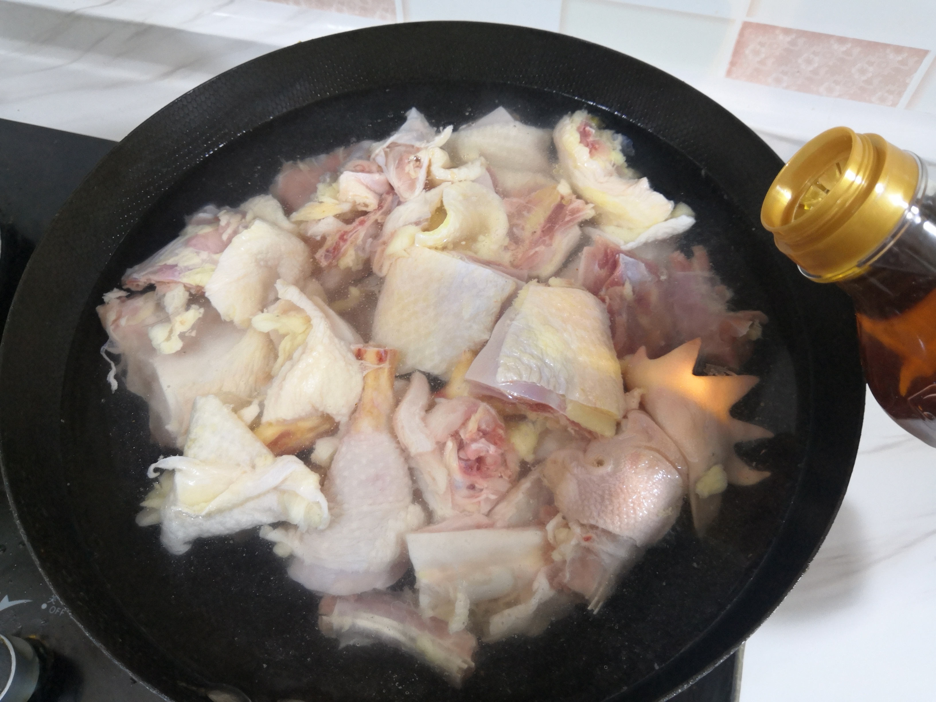 冬季暖身滋补~竹荪炖鸡汤