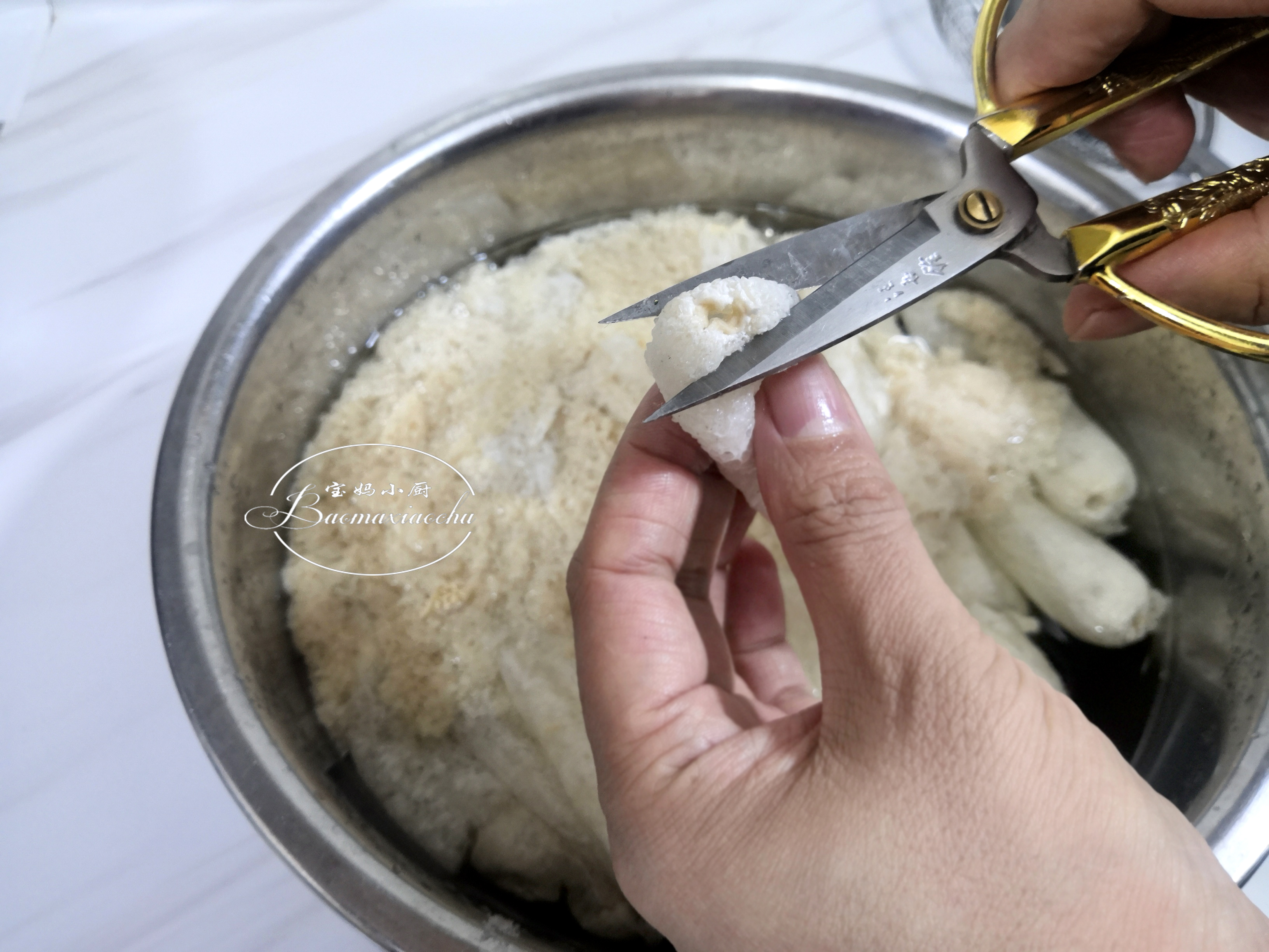 冬季暖身滋补~竹荪炖鸡汤