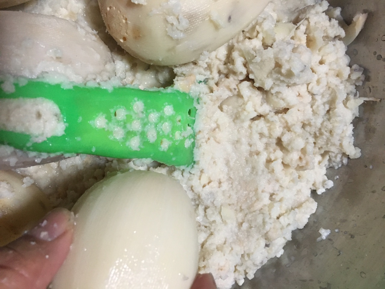 冬季食补藕，炸藕丸子