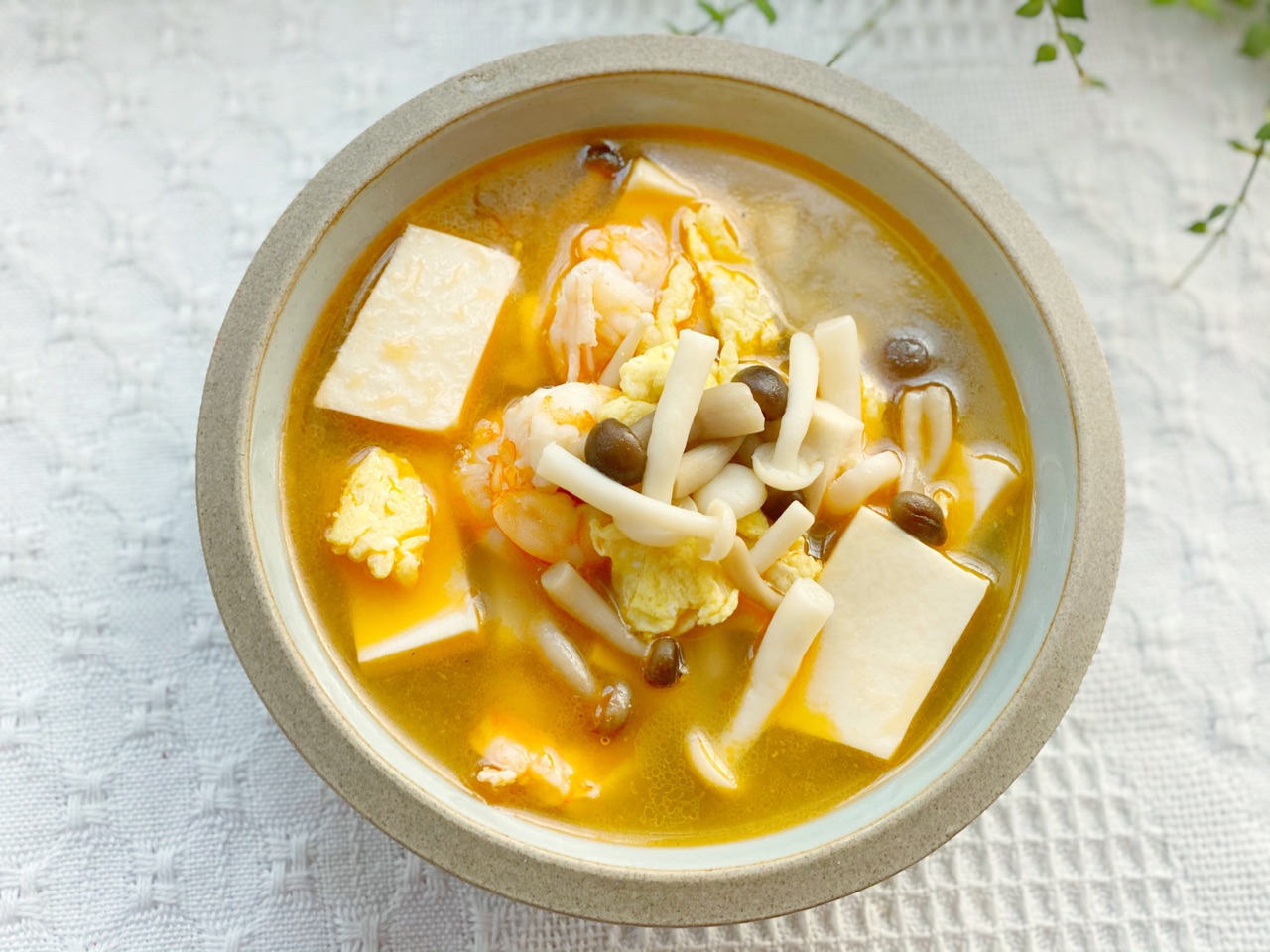 冬季鲜香暖胃菌菇豆腐汤