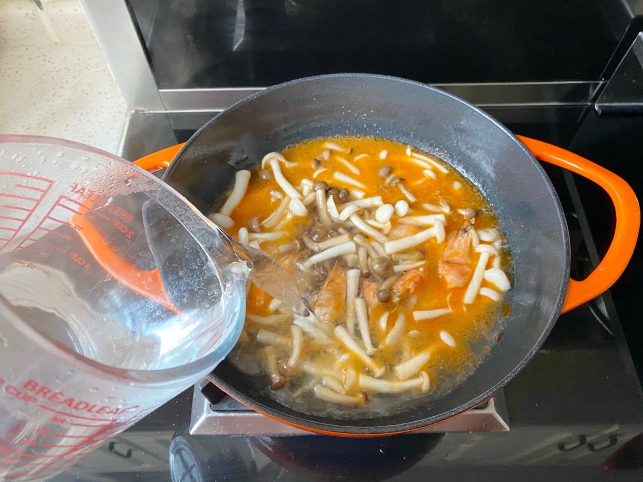 冬季鲜香暖胃菌菇豆腐汤