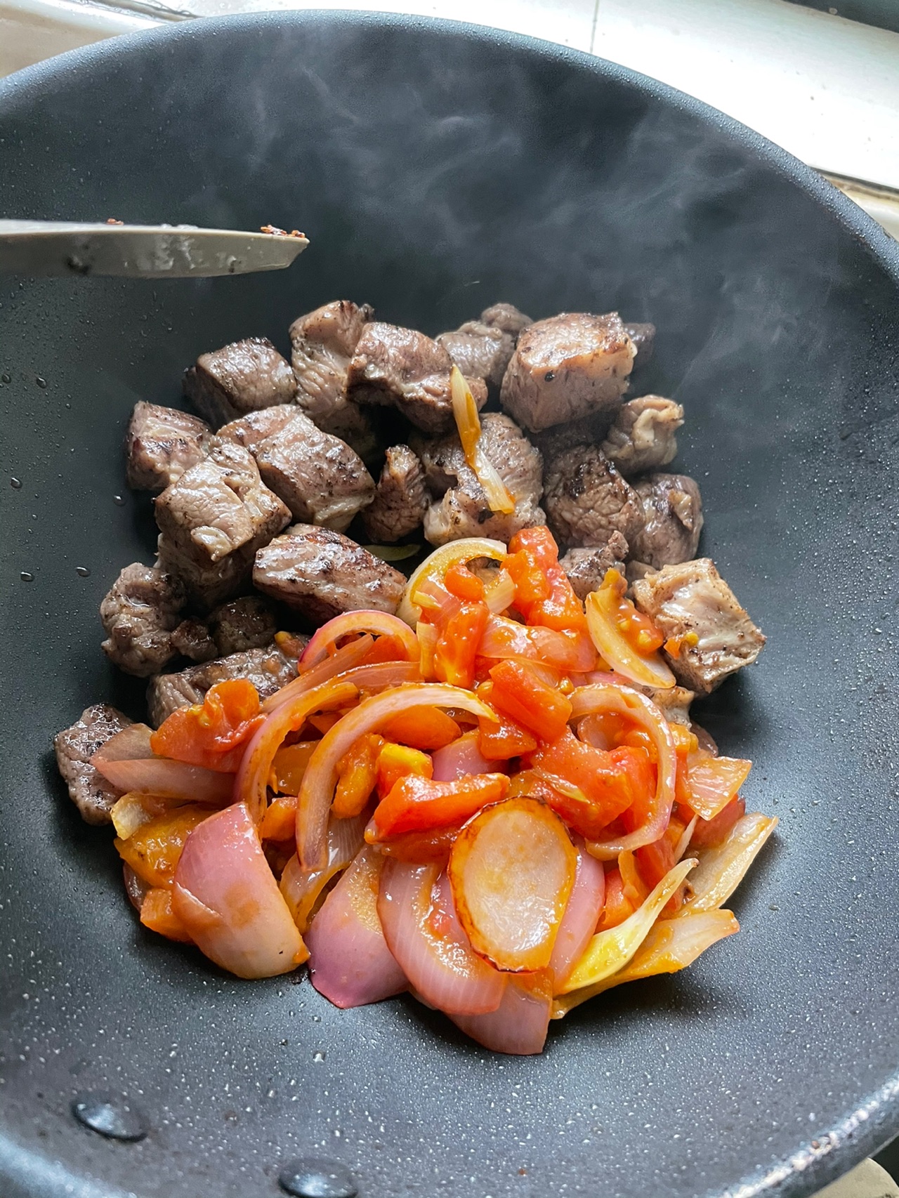 冬日必备，黑椒番茄生炒牛腩
