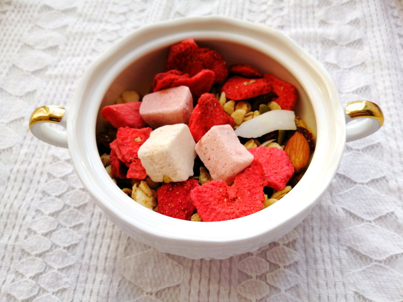 ☃️冬日晨间的小美好火龙果酸奶燕麦杯