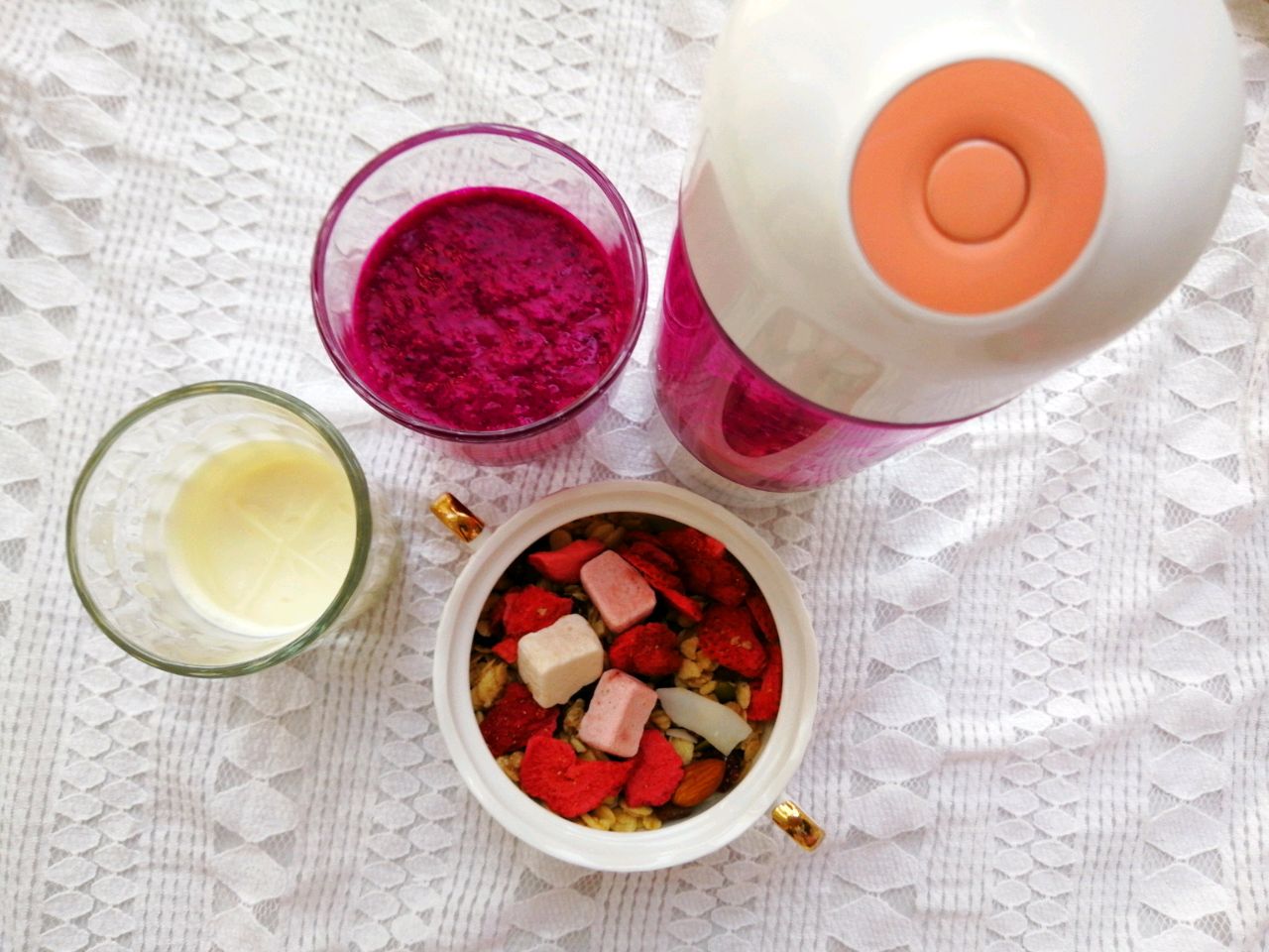 ☃️冬日晨间的小美好火龙果酸奶燕麦杯