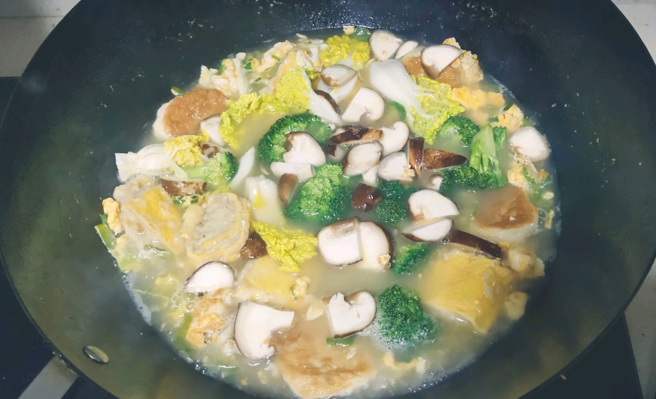 冬日低脂鱼饼杂蔬汤