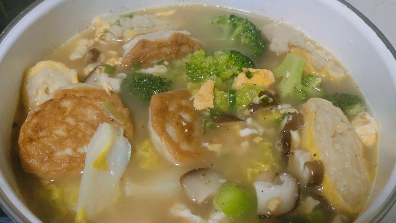 冬日低脂鱼饼杂蔬汤