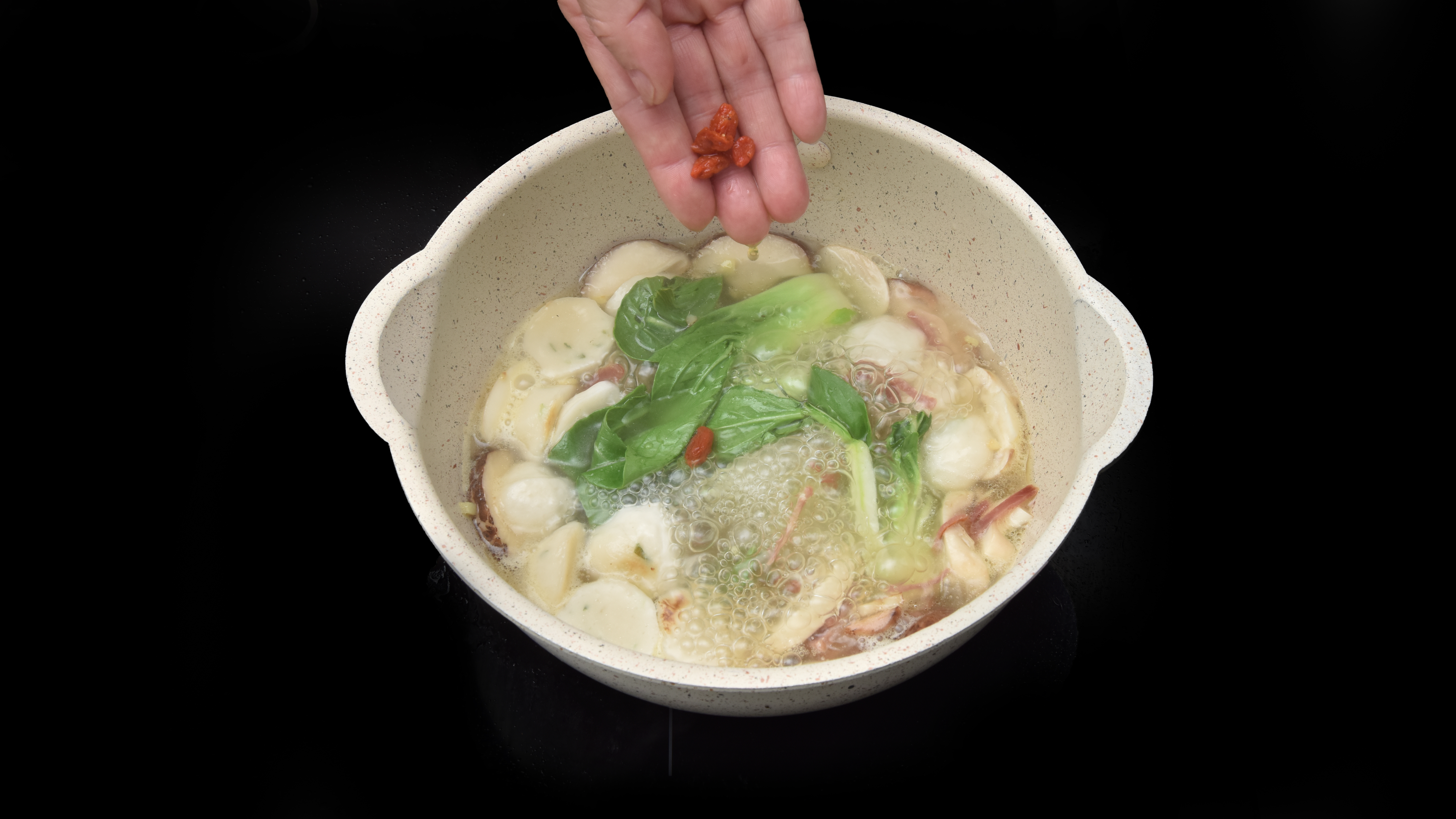 #冬日家常菜 白蘑菇炖鱼丸