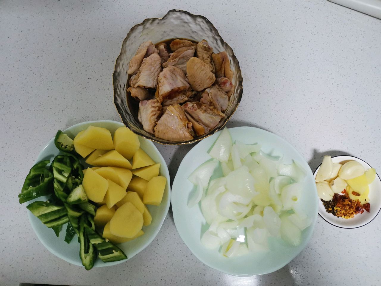 冬日暖身锅 鸡翅煲