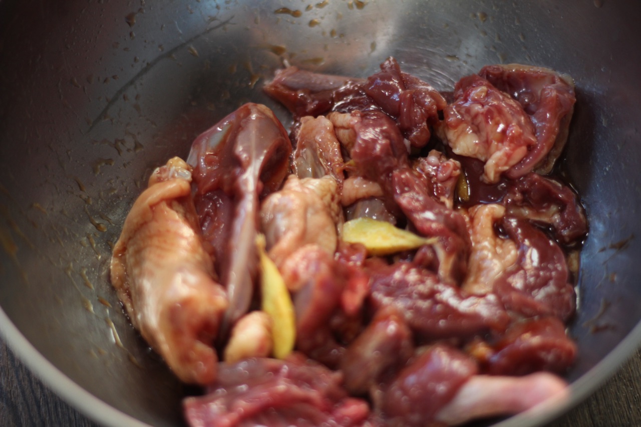 冬日暖胃饭~白鸽腊味瑶柱煲仔饭