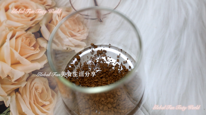 冬日暖心特饮-椰香红茶拿铁