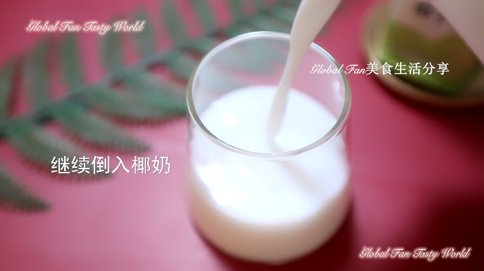 冬日暖心特饮-椰香红茶拿铁