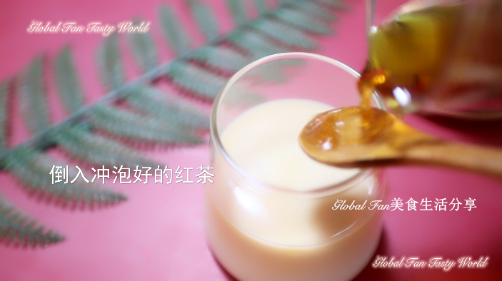 冬日暖心特饮-椰香红茶拿铁