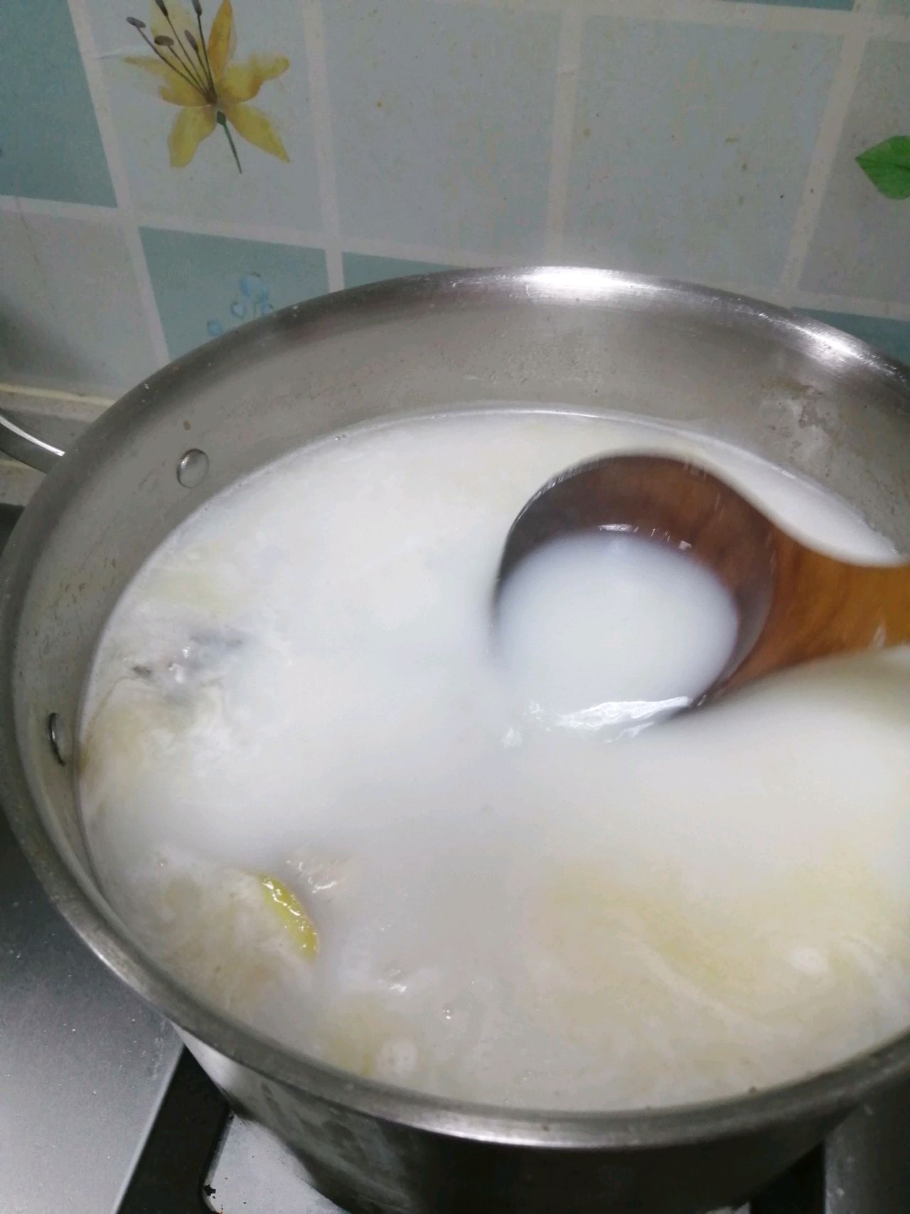 冬日小确幸：奶白鲫鱼汤