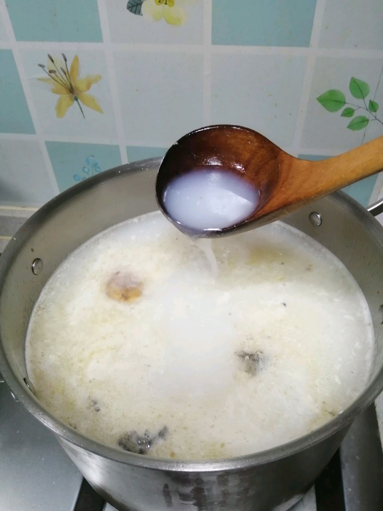 冬日小确幸：奶白鲫鱼汤