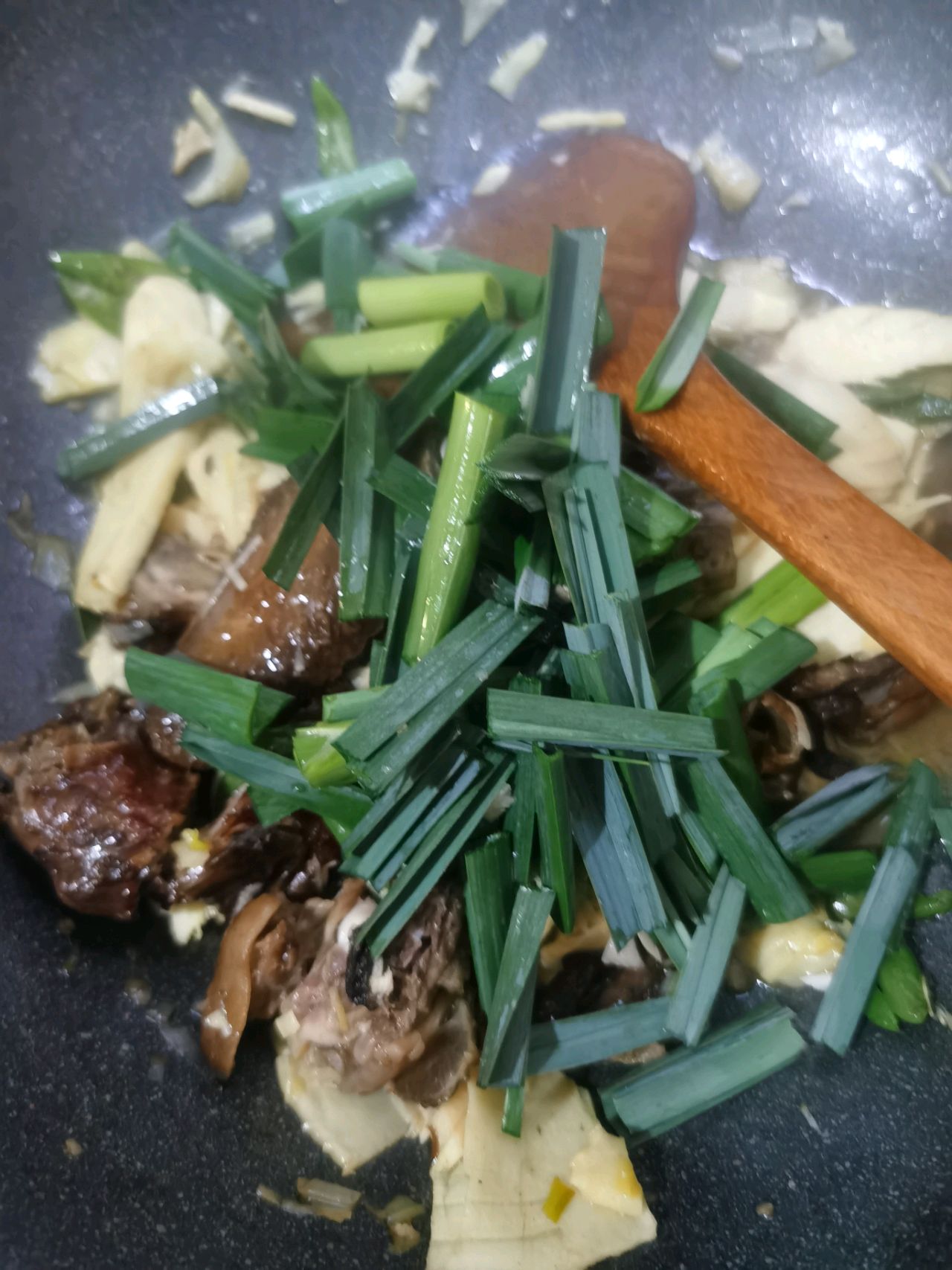 冬笋炒腊鸡