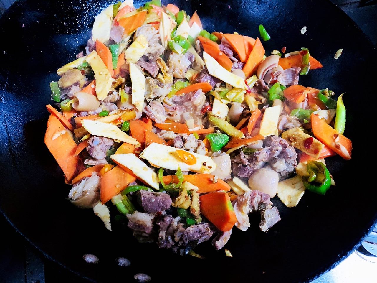 冬笋干锅羊肉