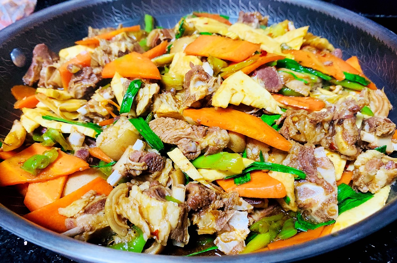 冬笋干锅羊肉
