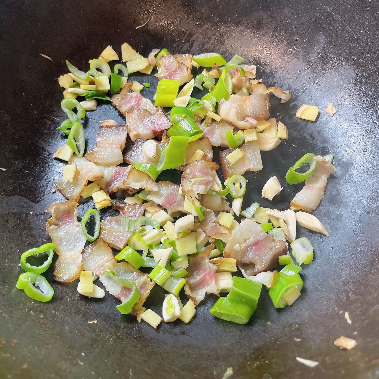 冬笋腊肉红薯豆腐