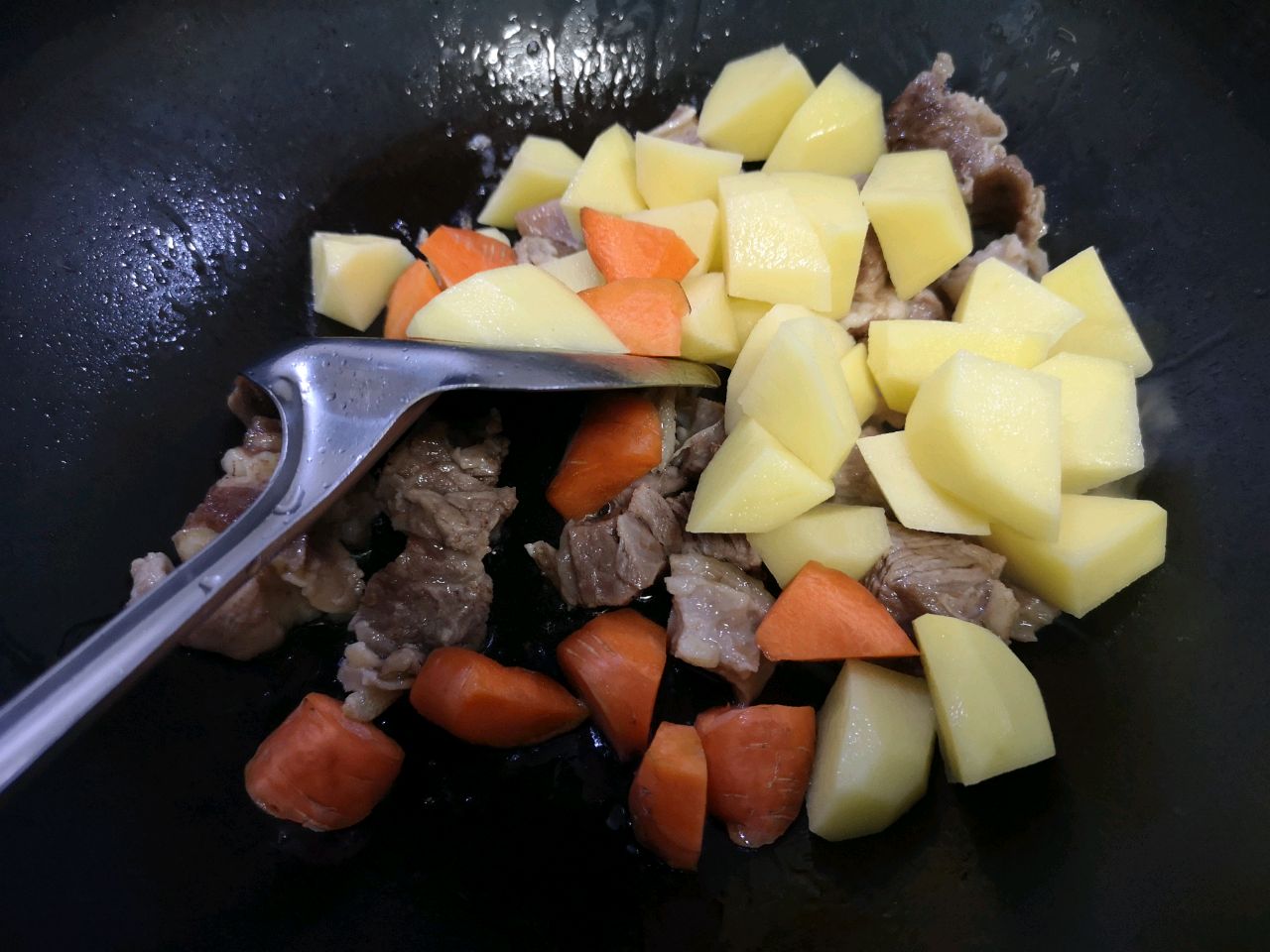 冬天的能量~土豆炖牛肉
