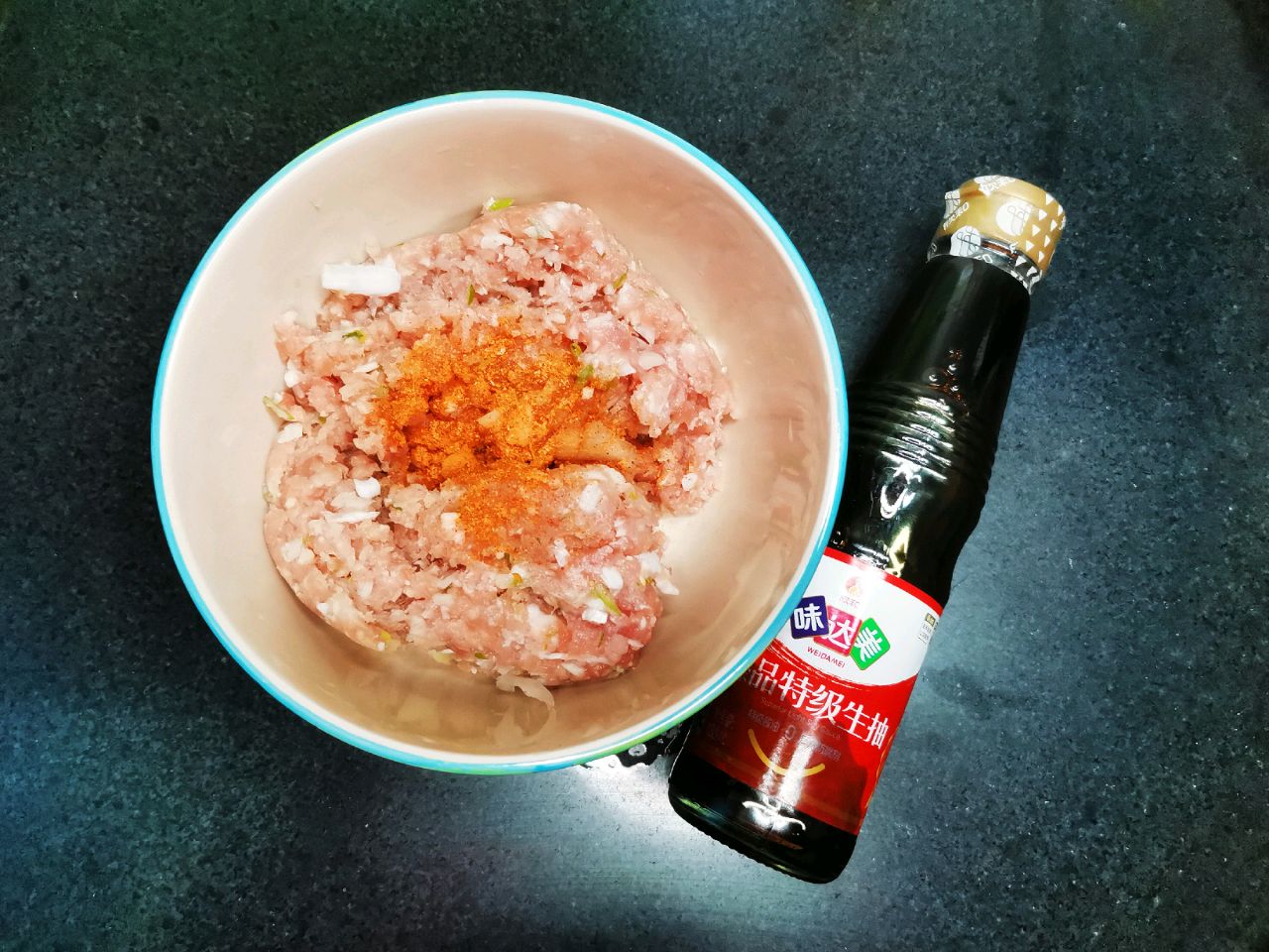 冬至将至——猪肉大葱烫面蒸饺。