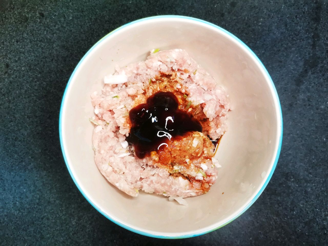 冬至将至——猪肉大葱烫面蒸饺。