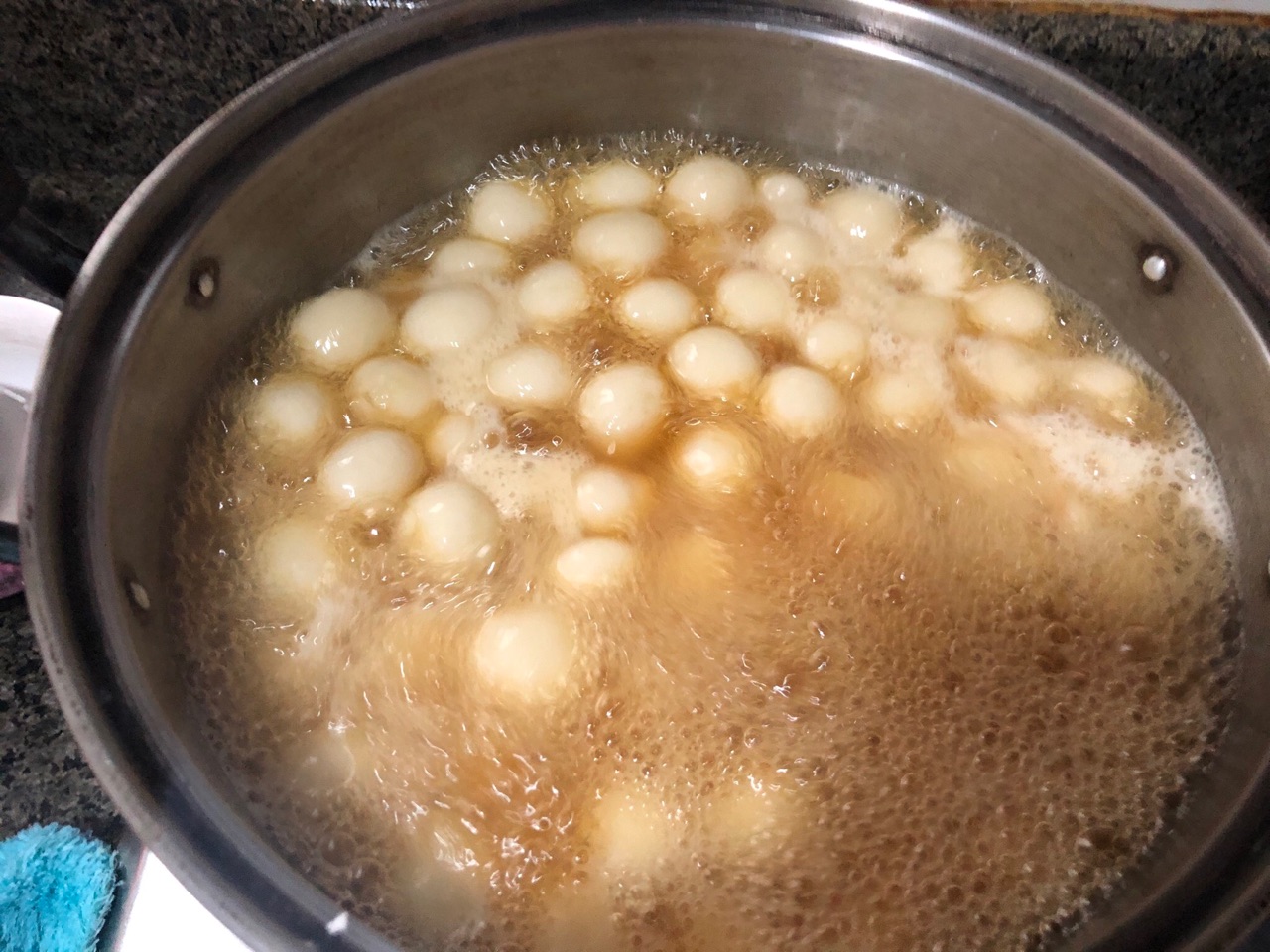 冬至汤圆（红糖姜汁汤圆）