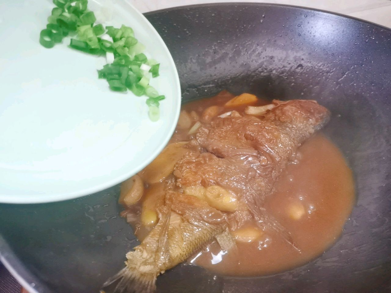 豆瓣酱啤酒烧鲈鱼