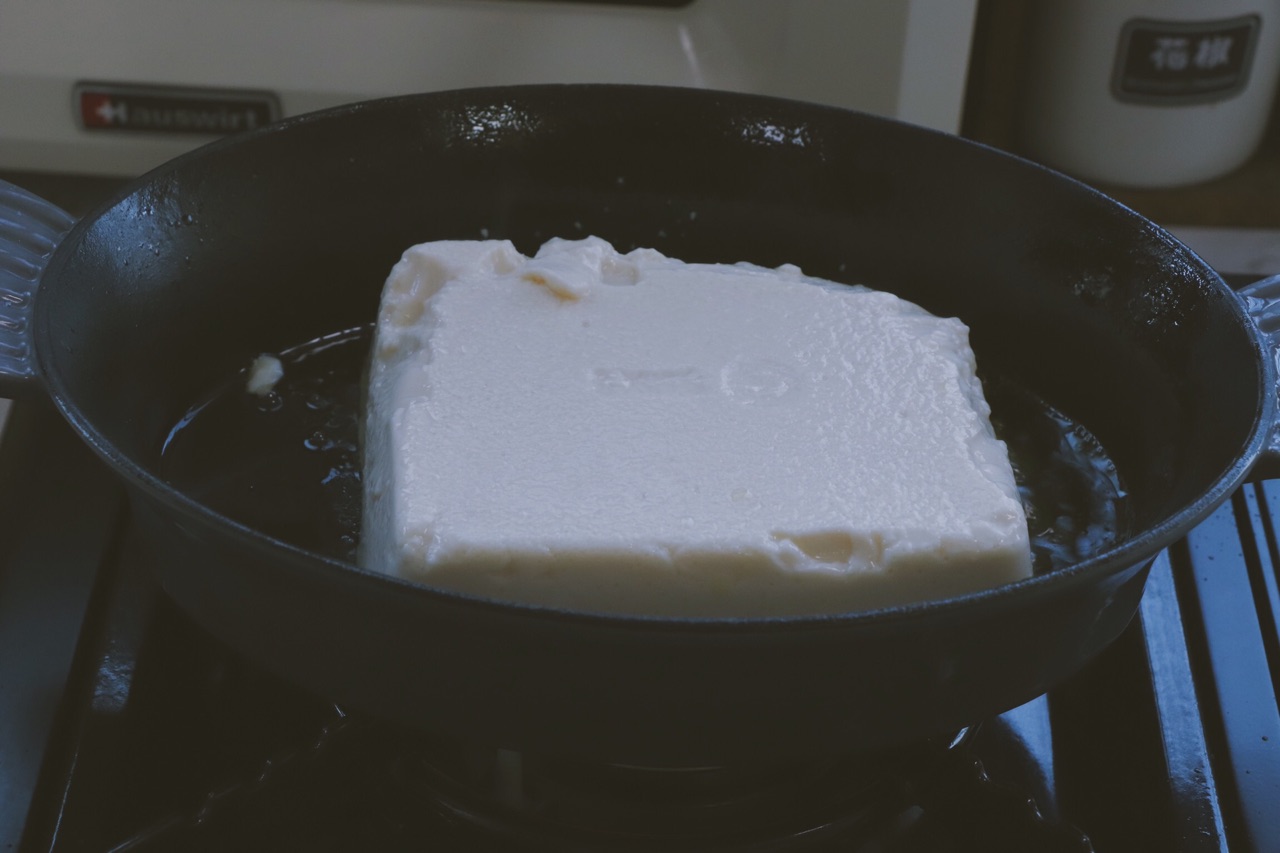 豆腐抱蛋