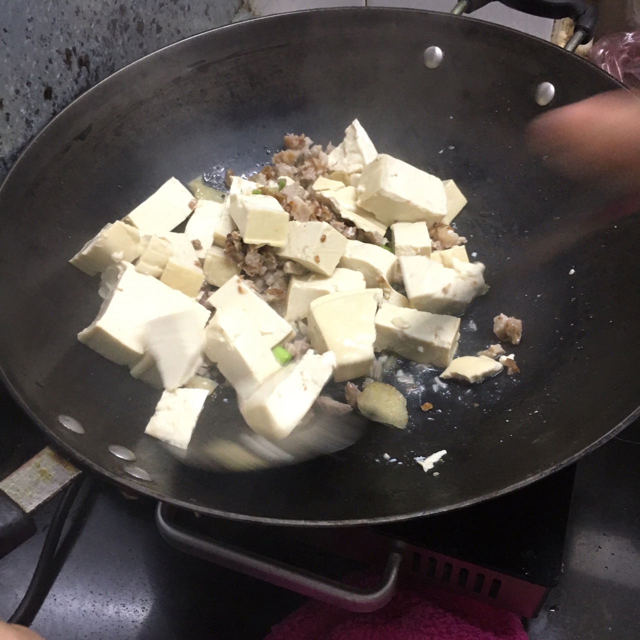 豆腐肉粒