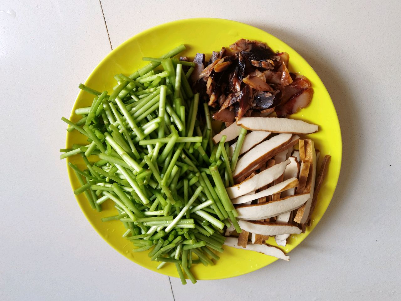 豆干腊肉炒藜蒿