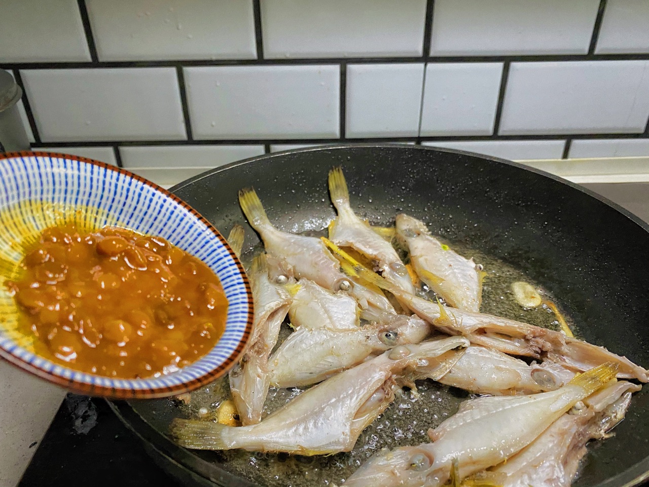 豆酱焖扒皮鱼