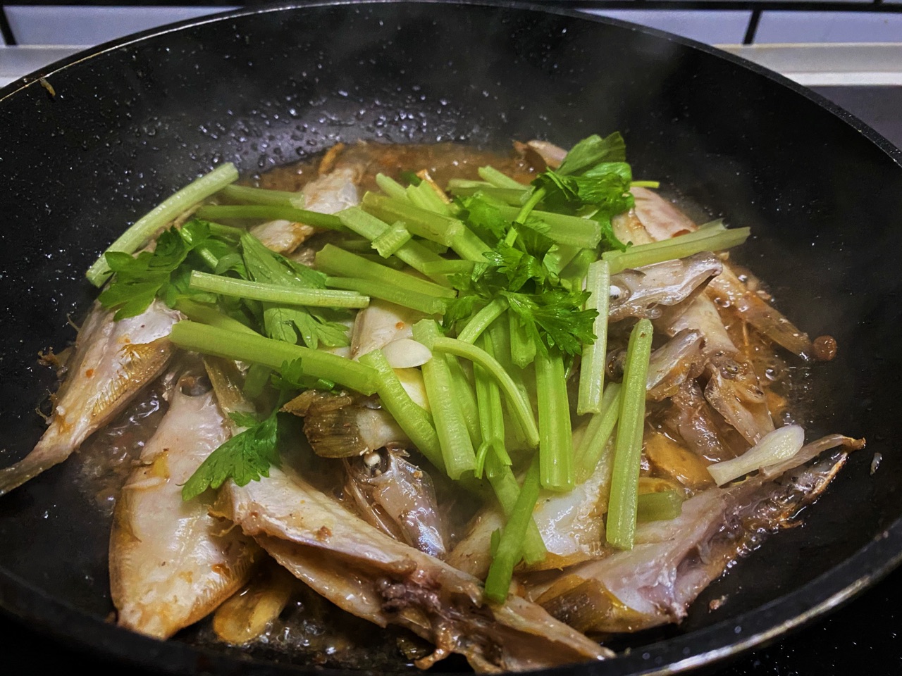 豆酱焖扒皮鱼