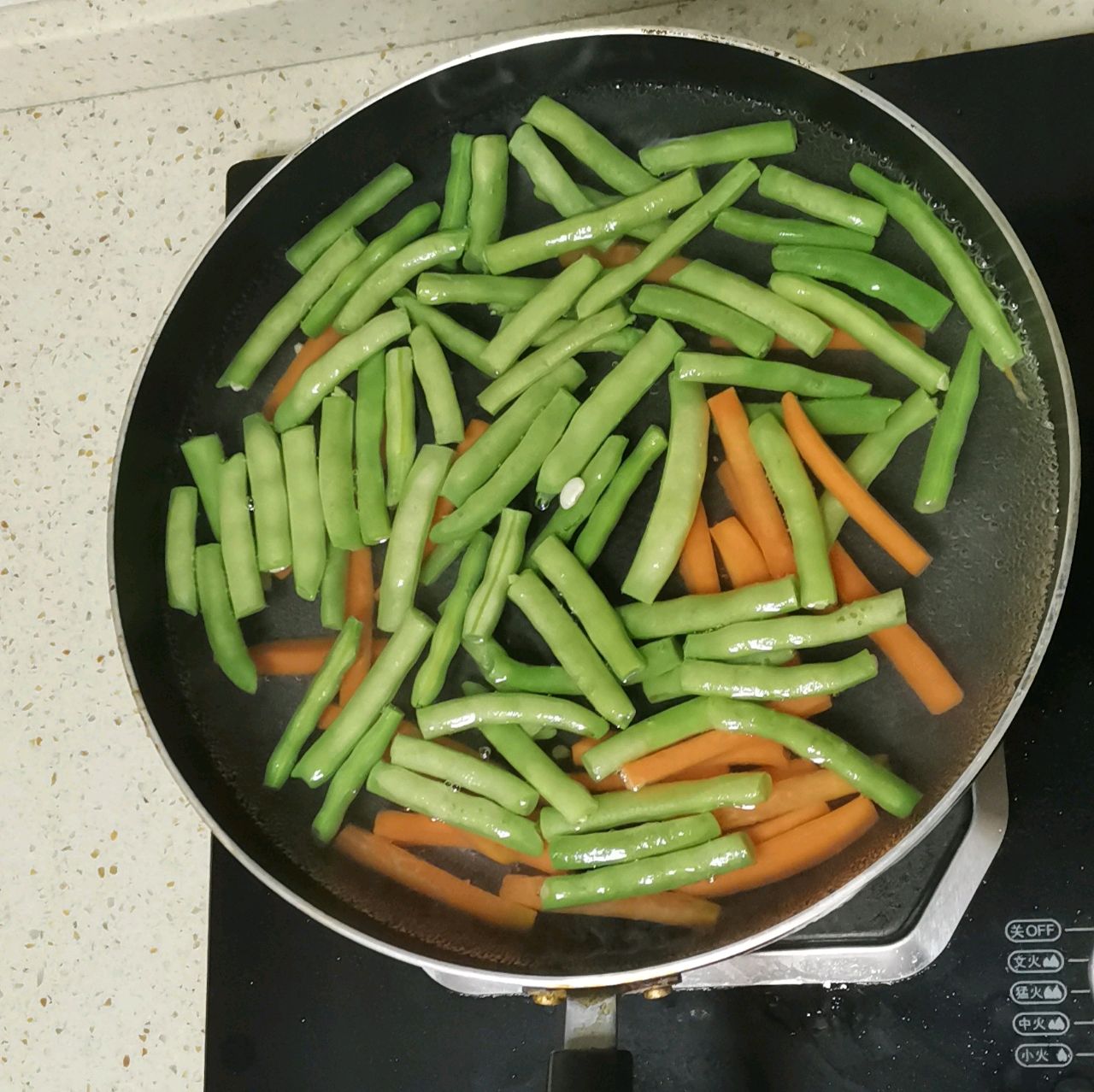 豆角炒肉丸片