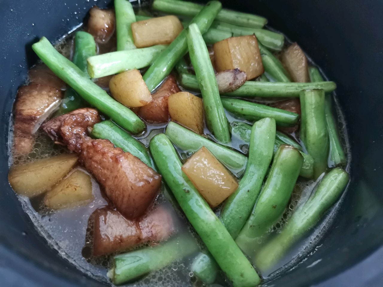 豆角土豆肉焖饭