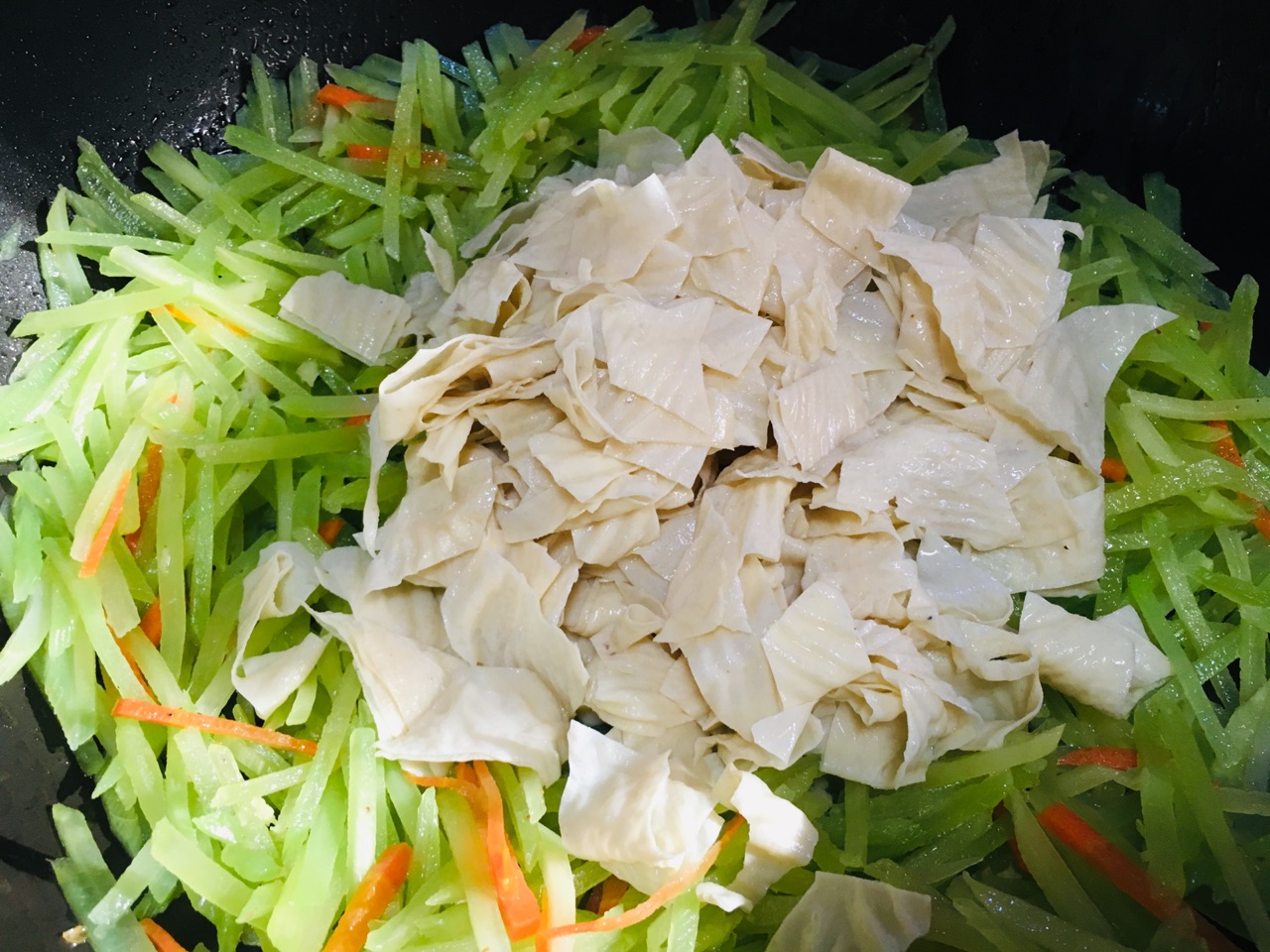 豆油皮炒莴笋